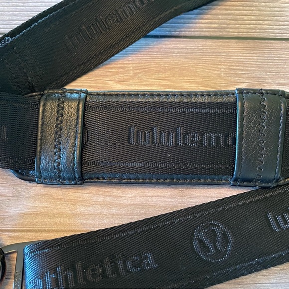 Lululemon Triumph ✨ Peacock Embossed Bag for SV Bay Club - Picture 8 of 9